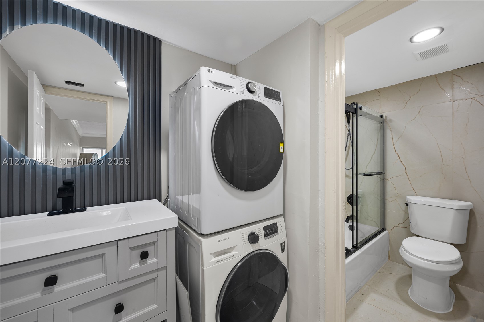 3301 Spanish Moss Ter 803 — photo