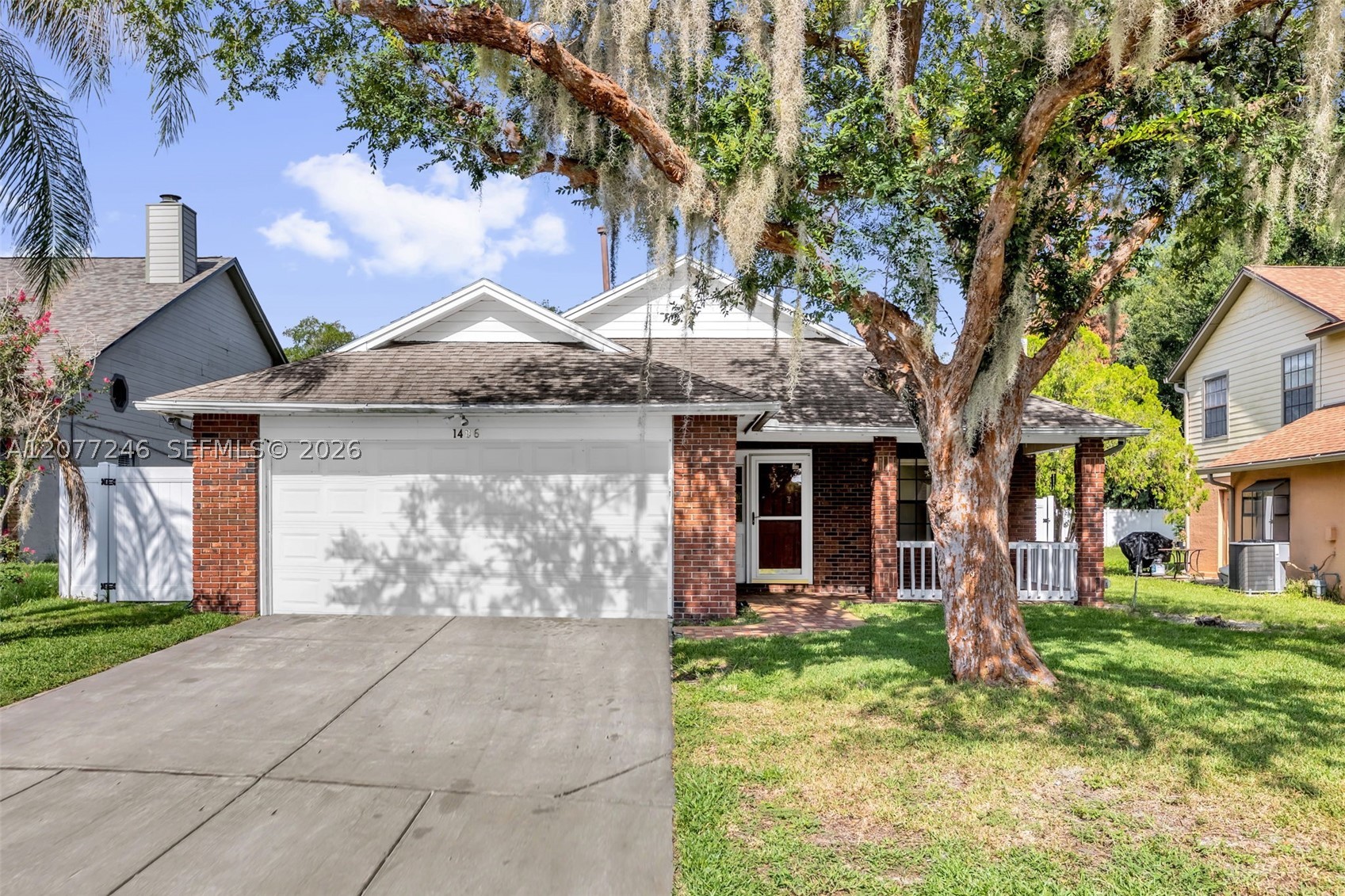 1486 Hyde Park Dr — photo