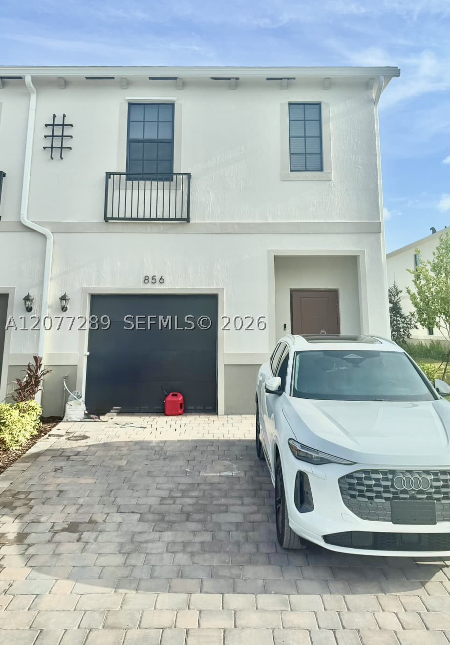 856 SW 11th Way — photo