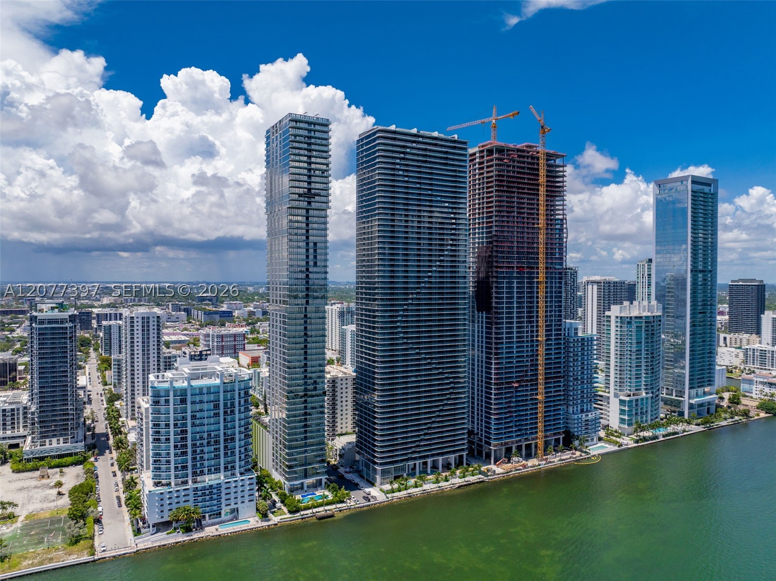 700 NE 24 2607 — photo