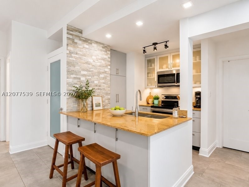 910 Bay Dr 15 — photo