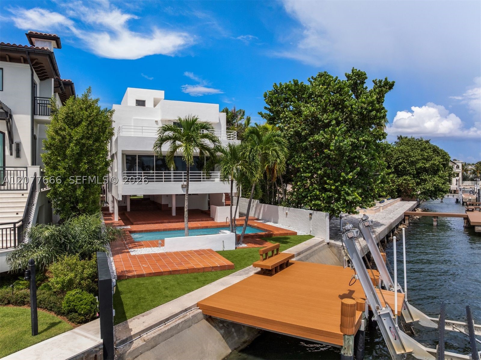 3499 N Prospect Dr — photo