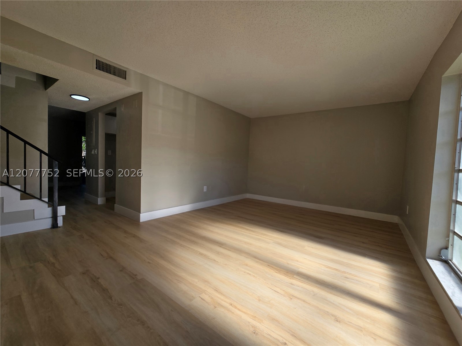 17120 SW 94th Ave 404 — photo