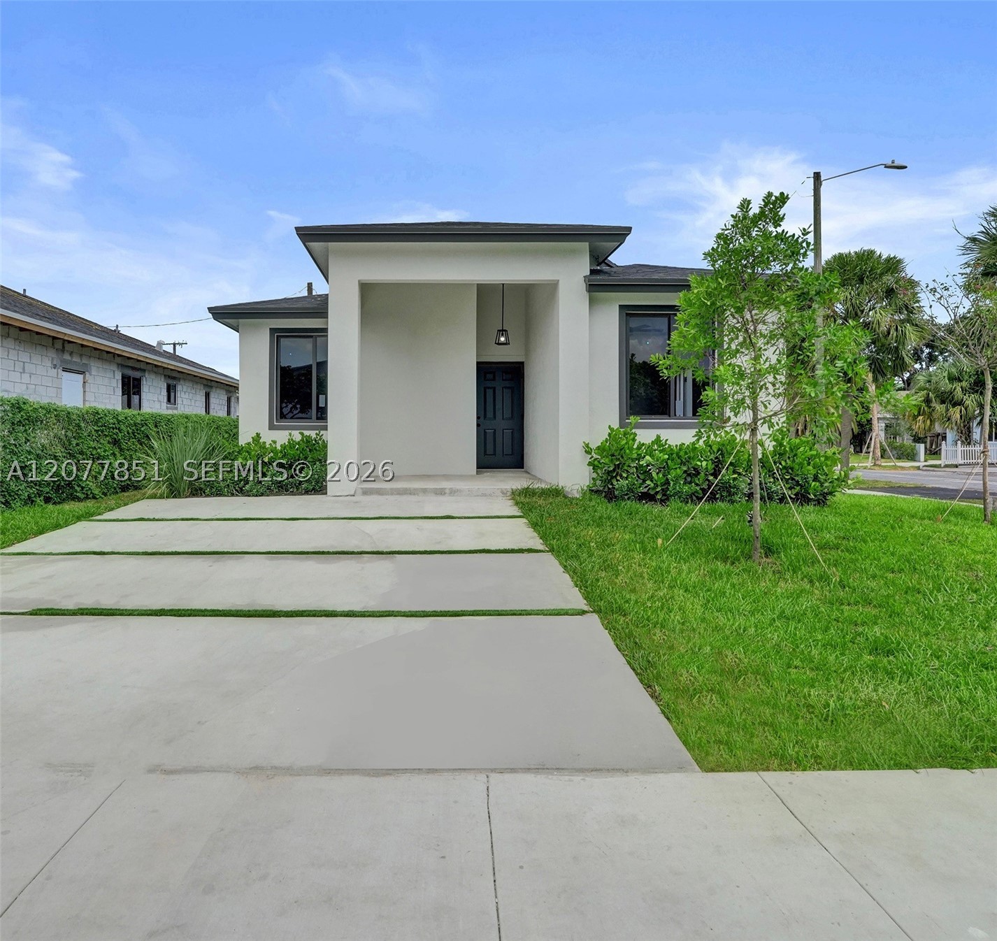 599 SW 12th Ave — photo