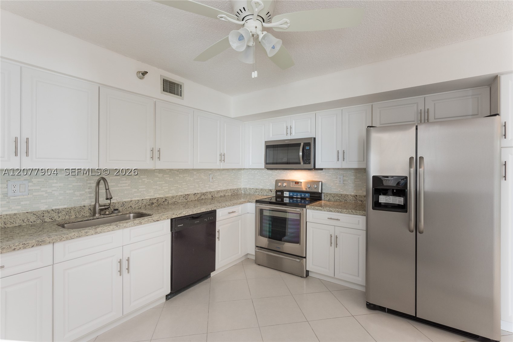 3500 Mystic Pointe Dr 2202 — photo