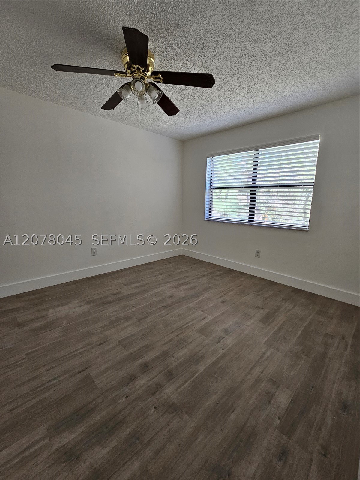 6580 W 27th Ct 58-24 — photo