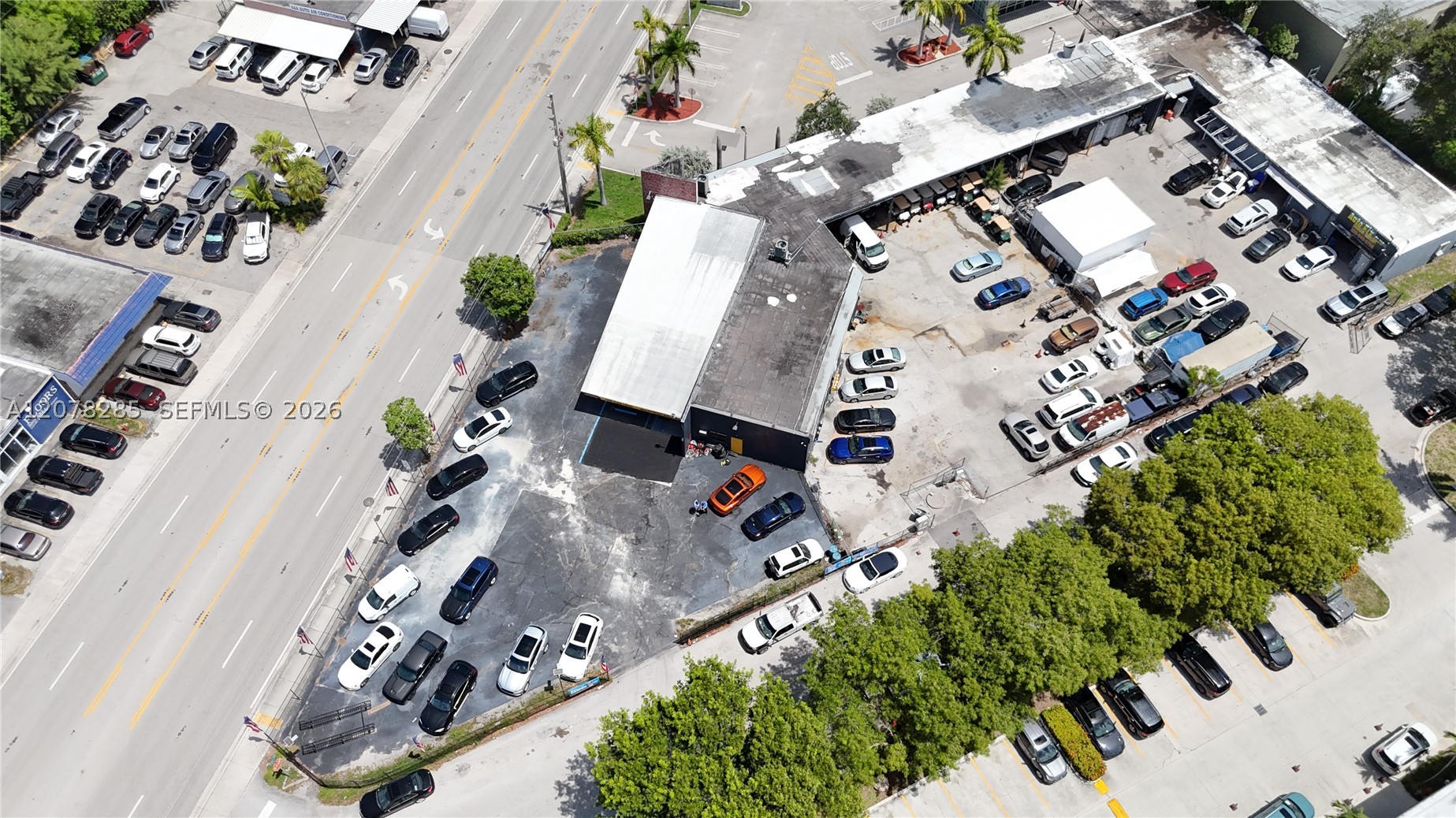 15551 W Dixie Hwy — photo