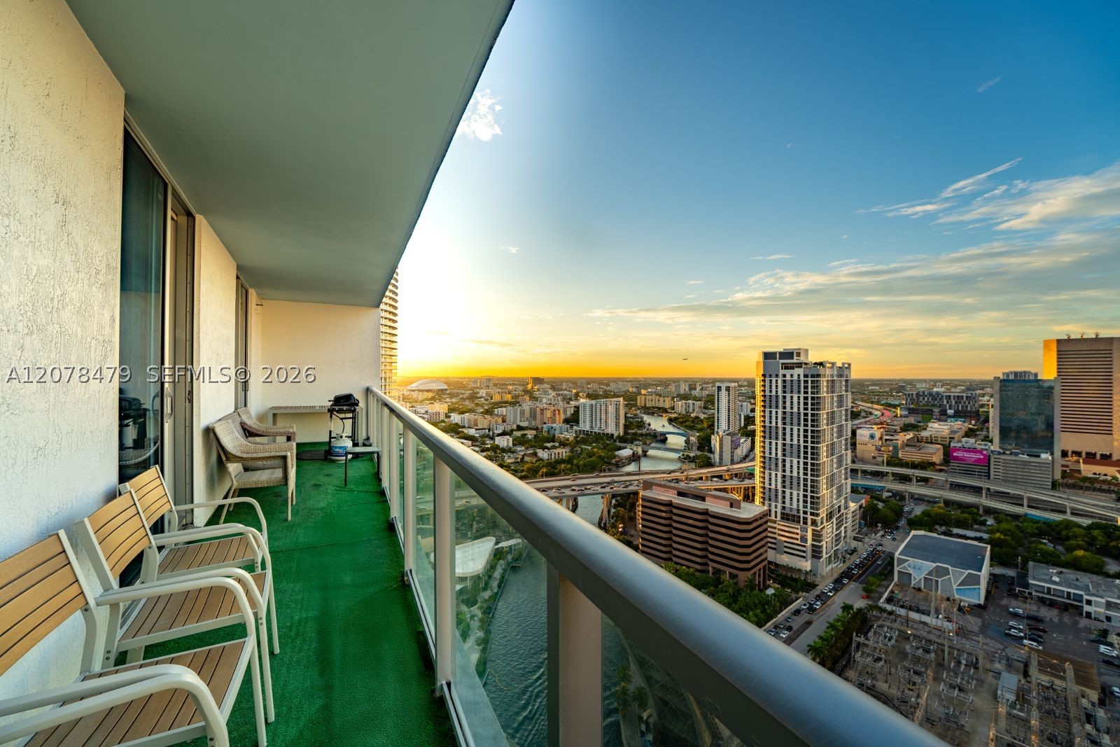 185 SW 7th St 3609 — photo