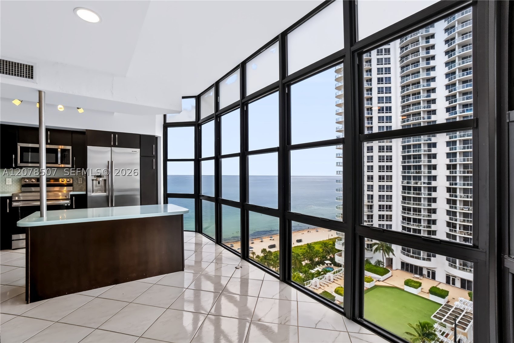 6423 Collins Ave 1702 — photo