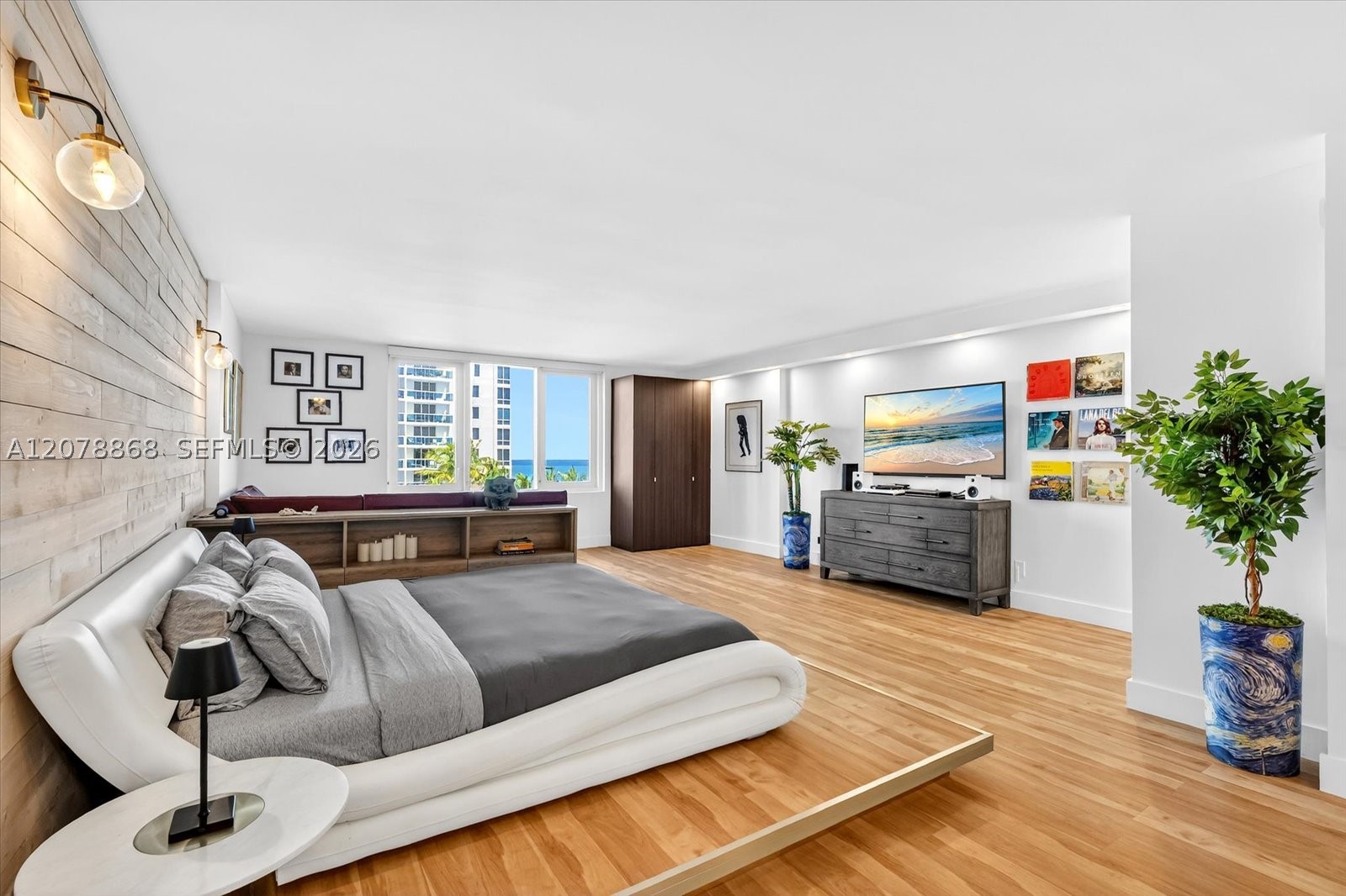 2301 Collins Ave 714 — photo