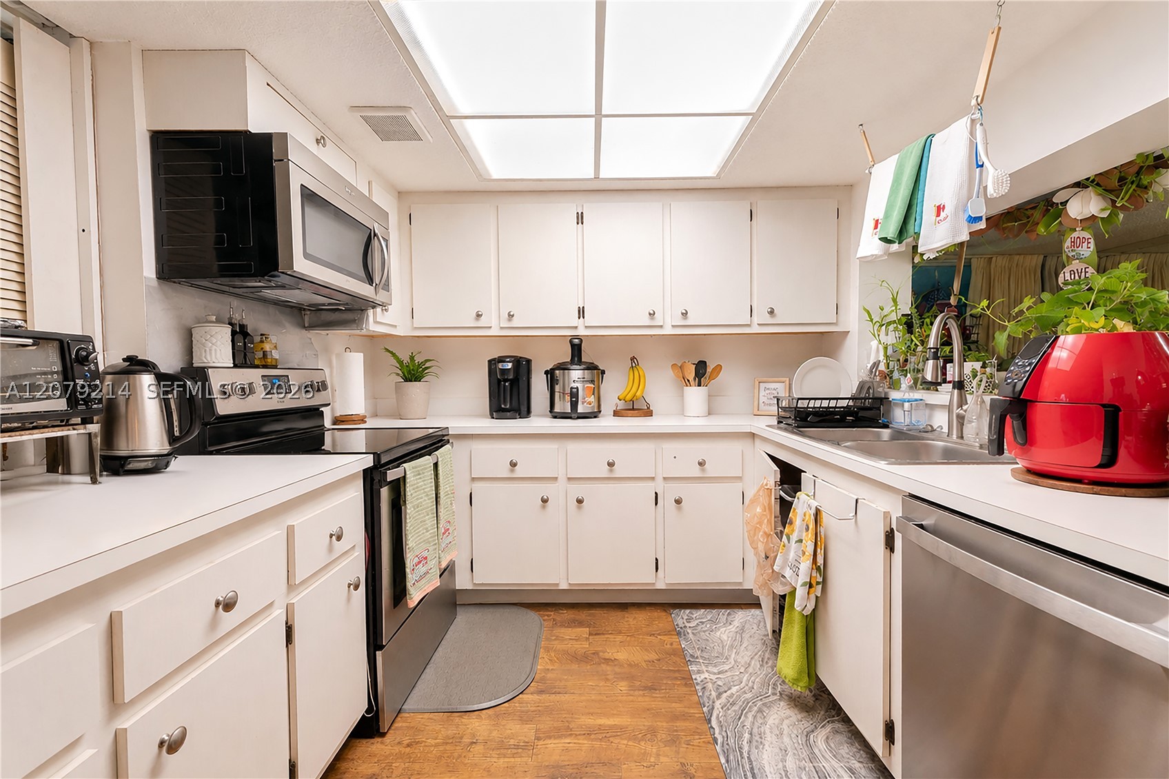 1911 Sabal Palm Dr 101 — photo