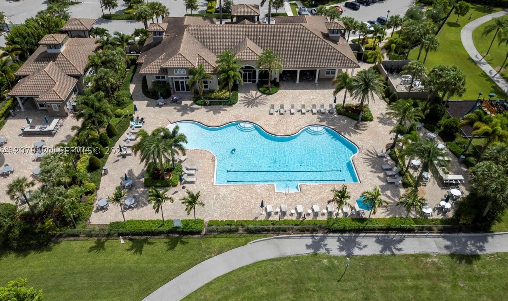 1240 Eucalyptus Dr 2 — photo