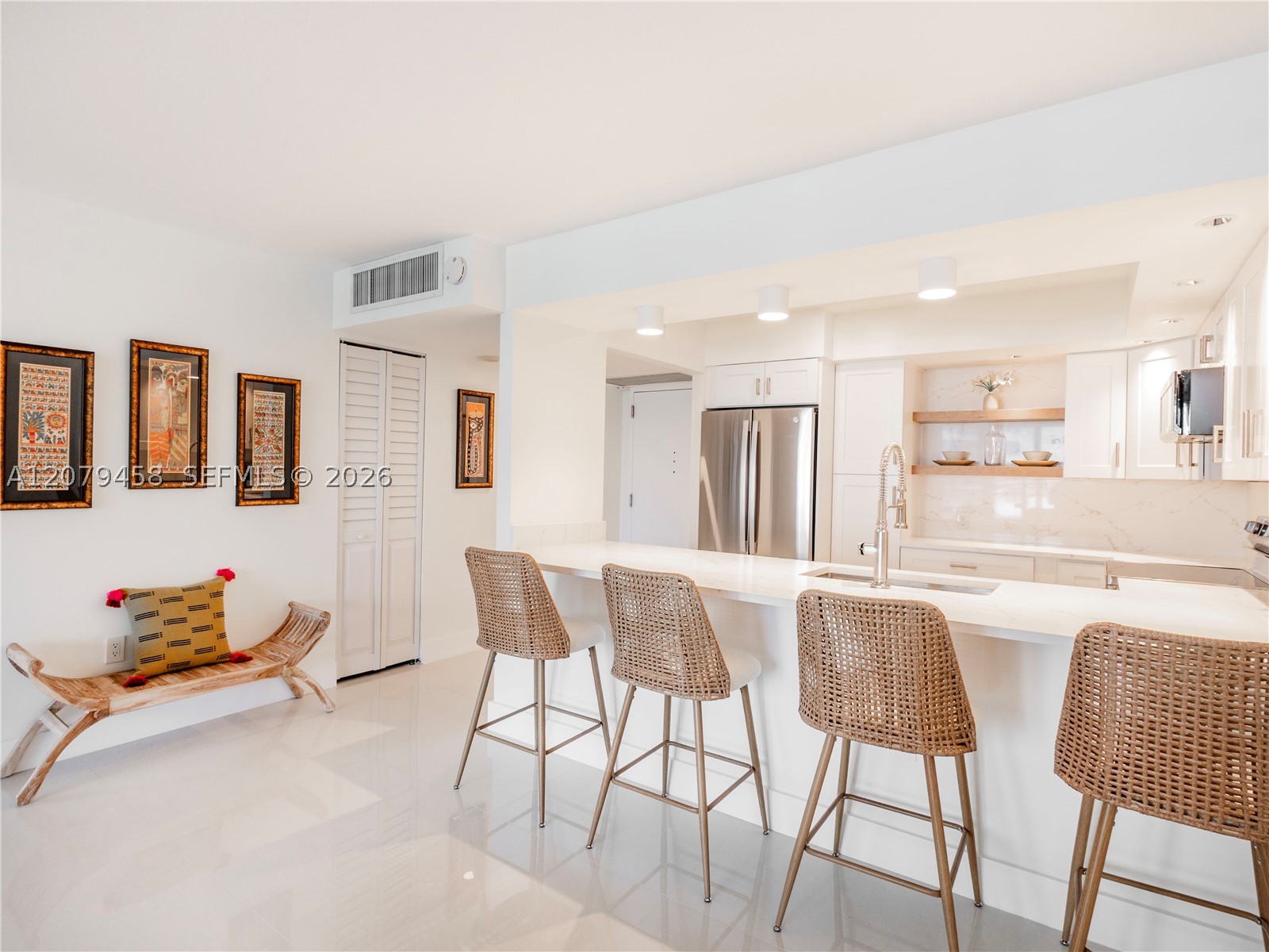 5701 Collins Ave 307 — photo