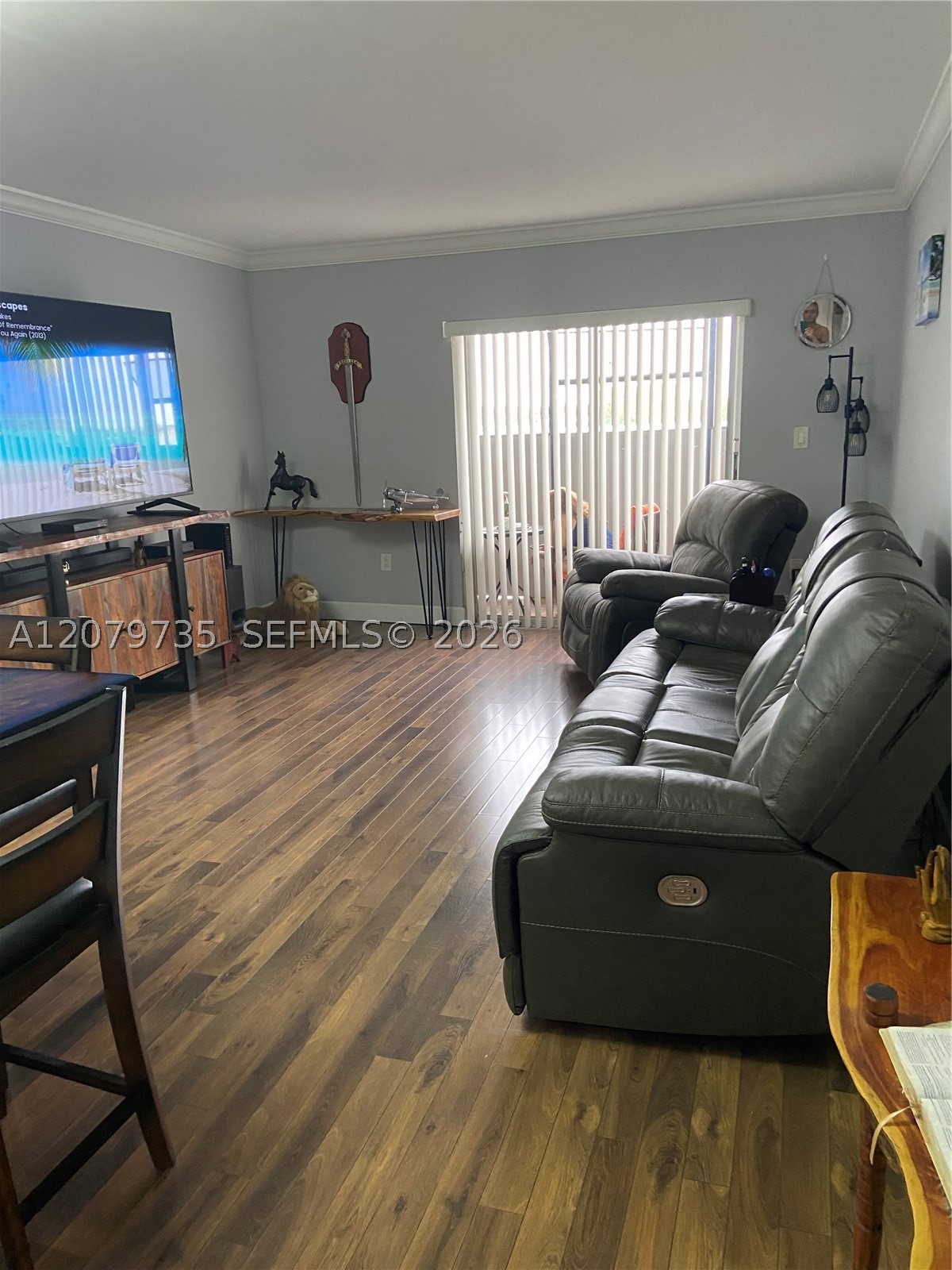 1075 W 68th St 403 — photo