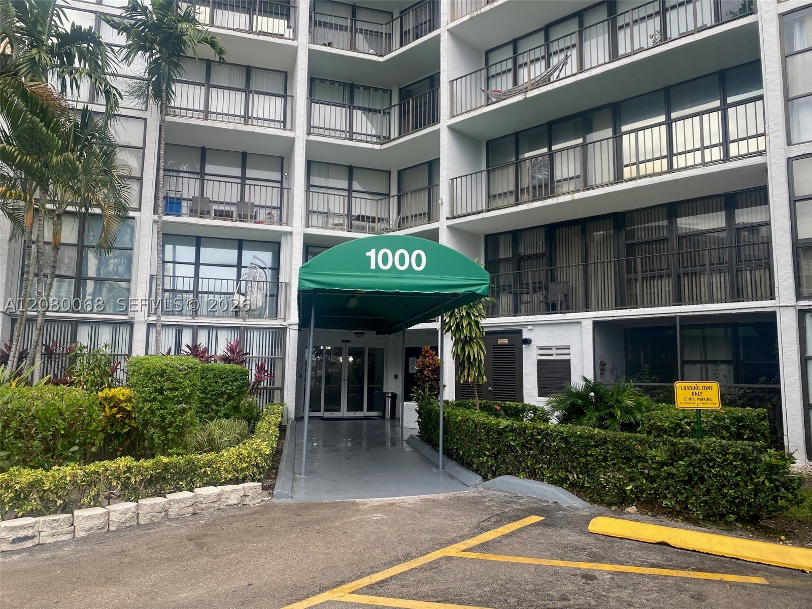 1000 Parkview Dr 427 — photo