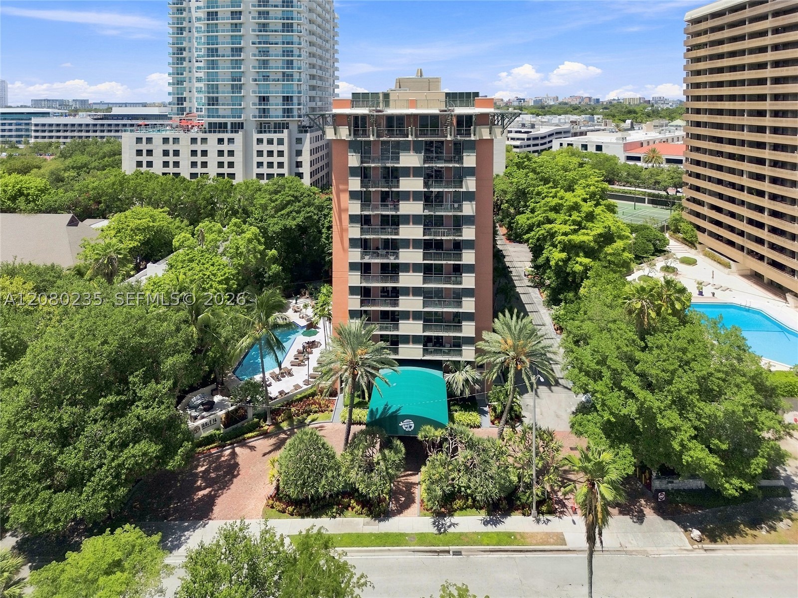 2951 S Bayshore Dr 305 — photo