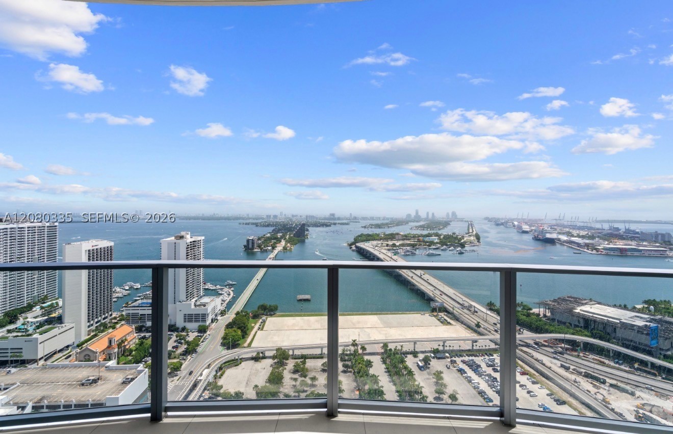 1400 Biscayne 3805 — photo