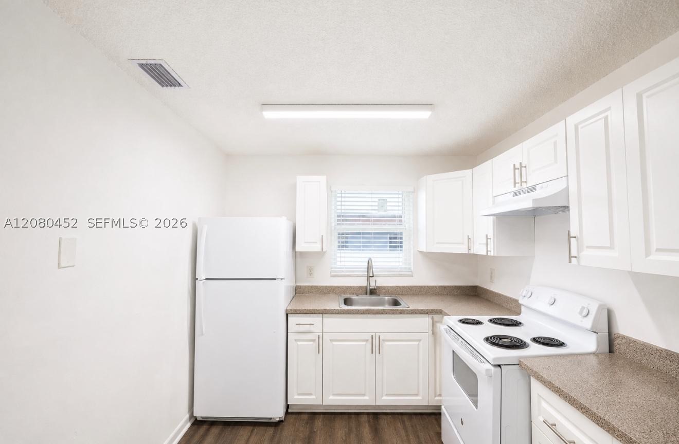 6141 W 22nd Ct 203 — photo