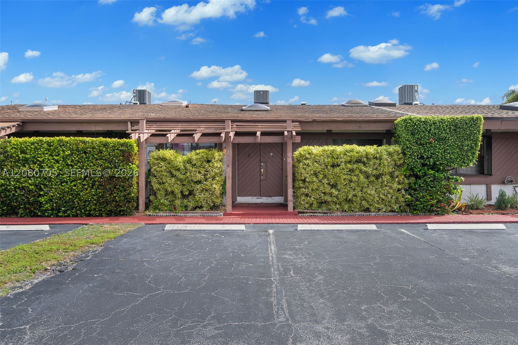 2679 S Parkview Dr — photo