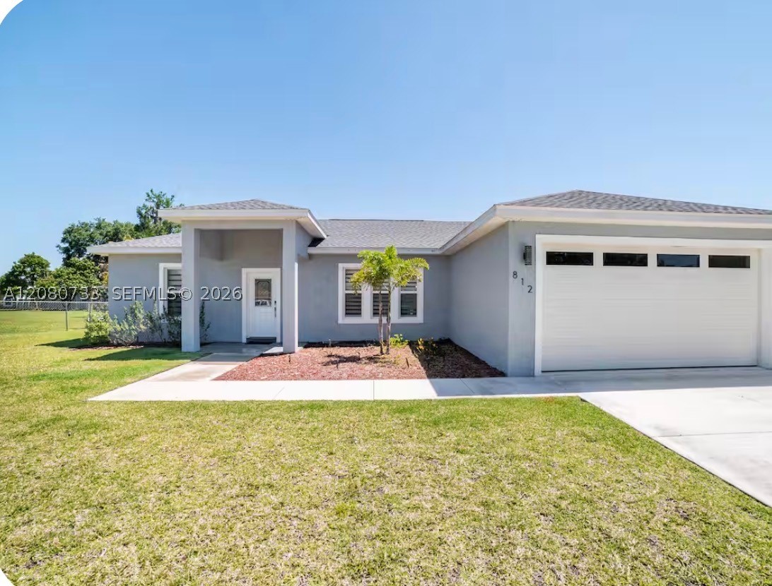 812 Lake Betty Dr — photo