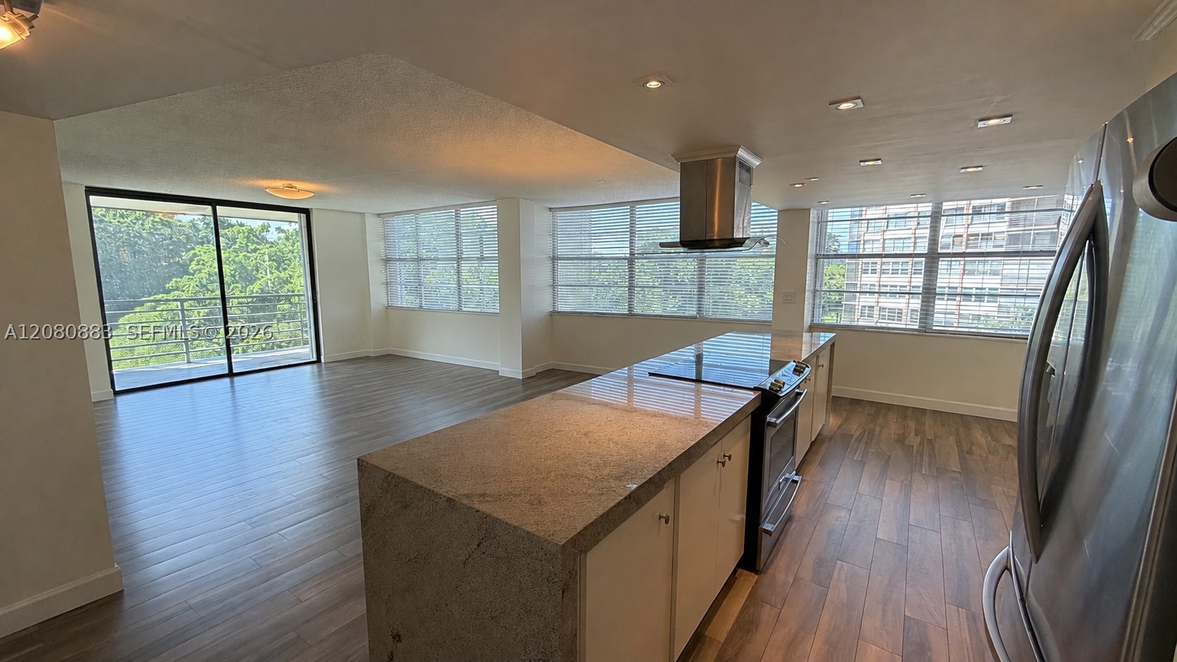 1200 Saint Charles Pl 411 — photo