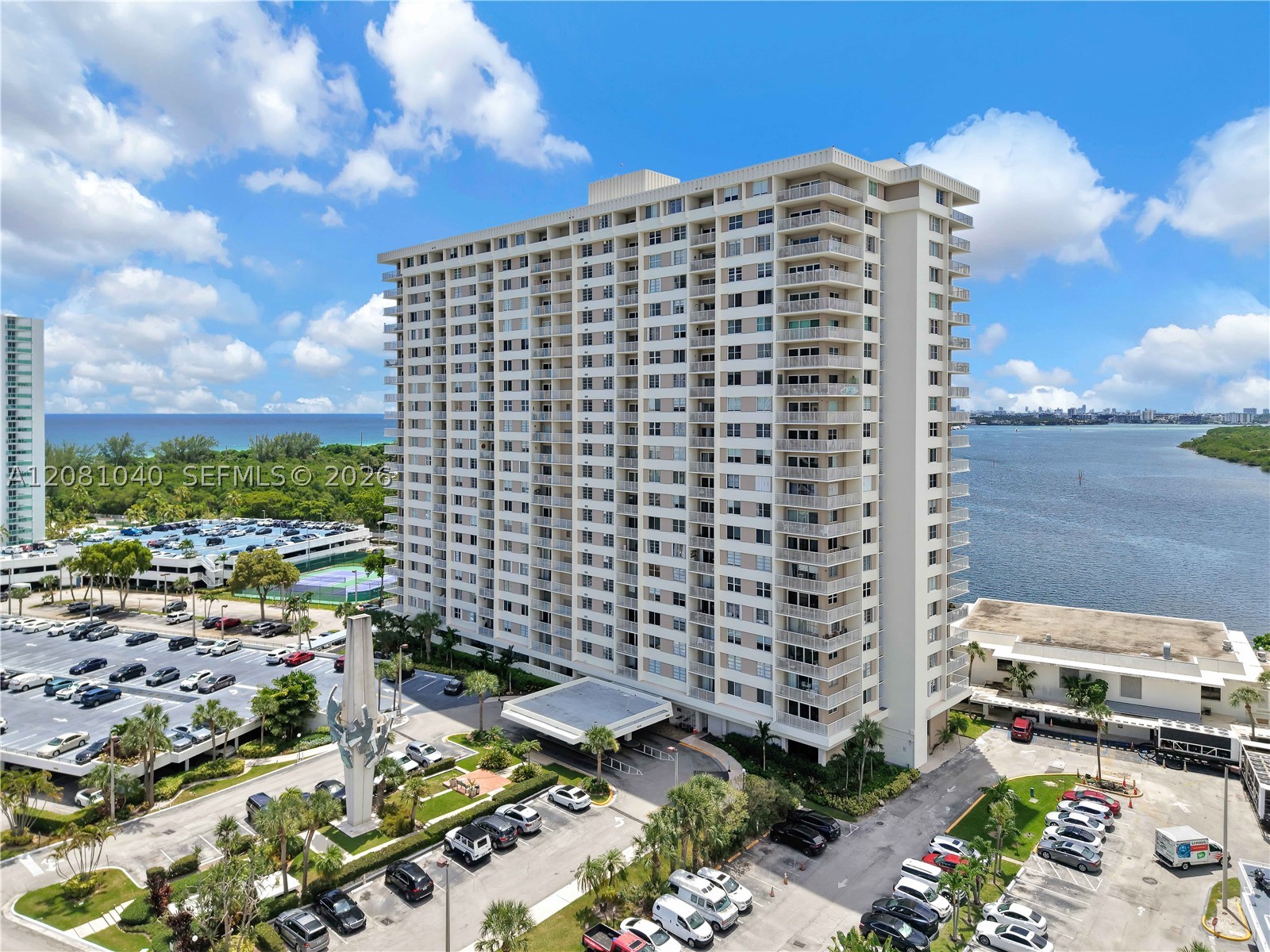 300 Bayview Dr 211 — photo