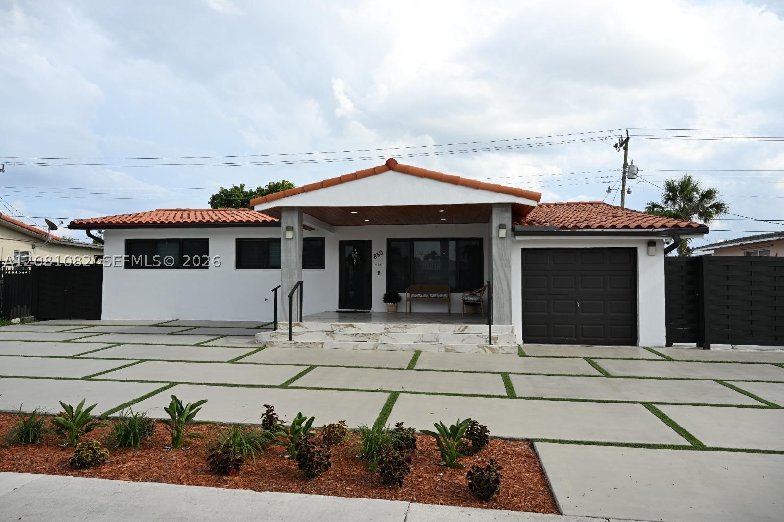 850 W 51st Pl — photo