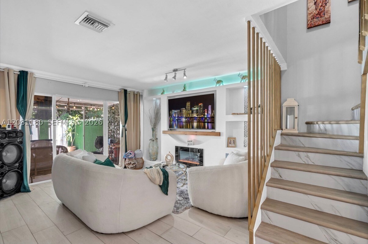 789 Crystal Lake Dr — photo