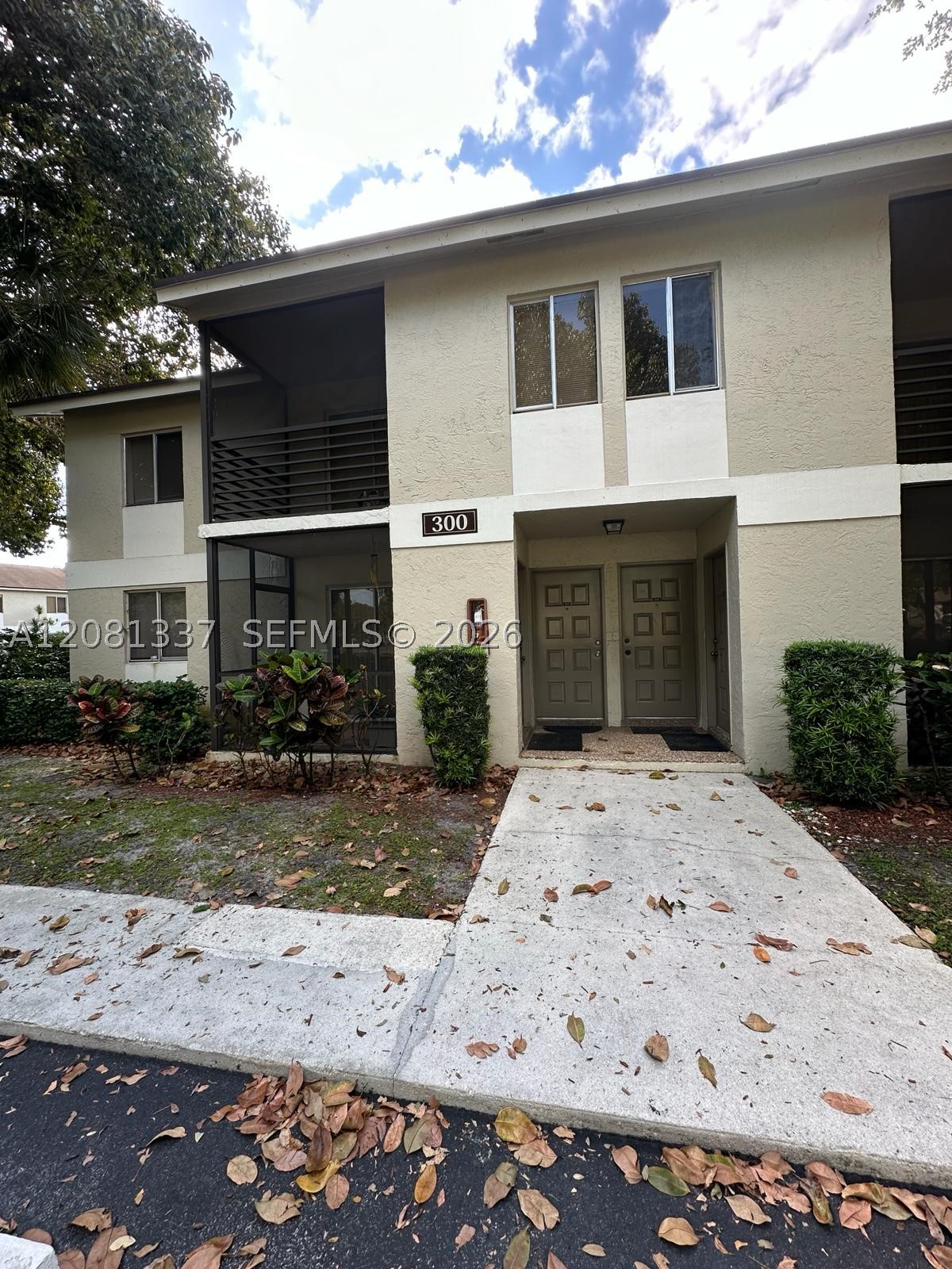 300 Gardens Dr 201 — photo