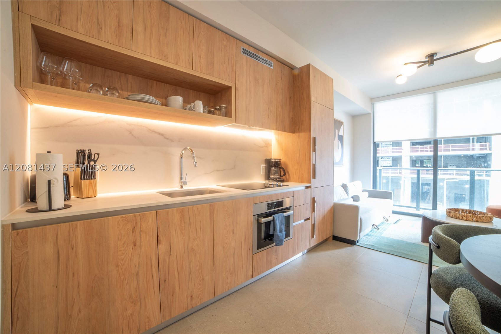11 NE 6th 1403 — photo