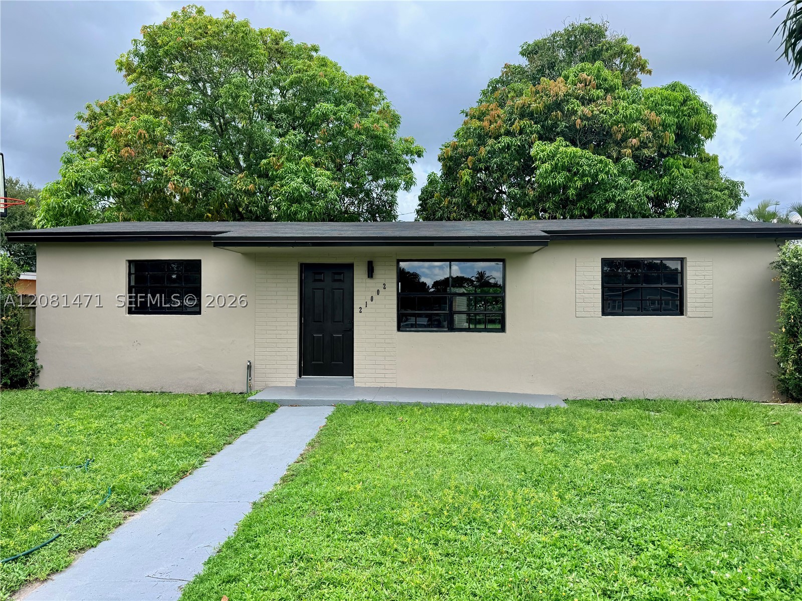 21002 NW 34th Ct — photo