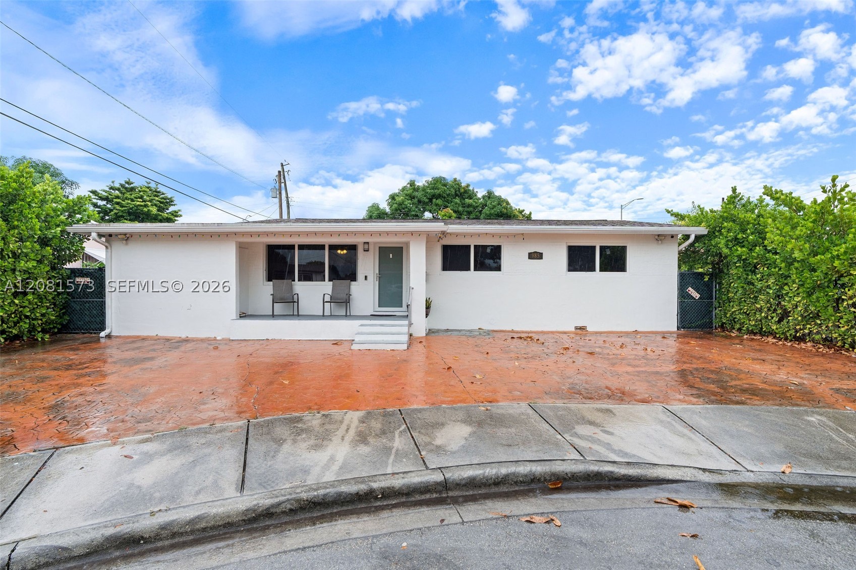 985 SE 2nd Pl — photo