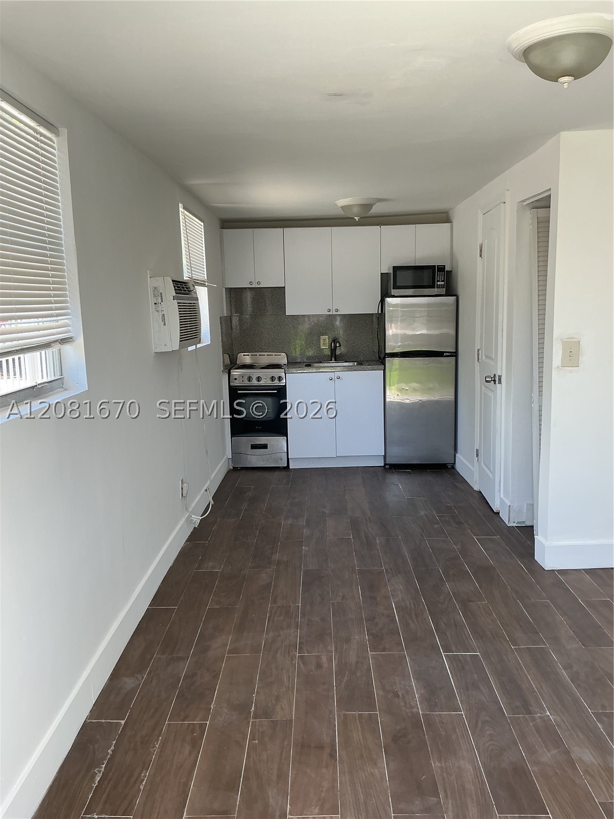 2222 Van Buren St 28 — photo