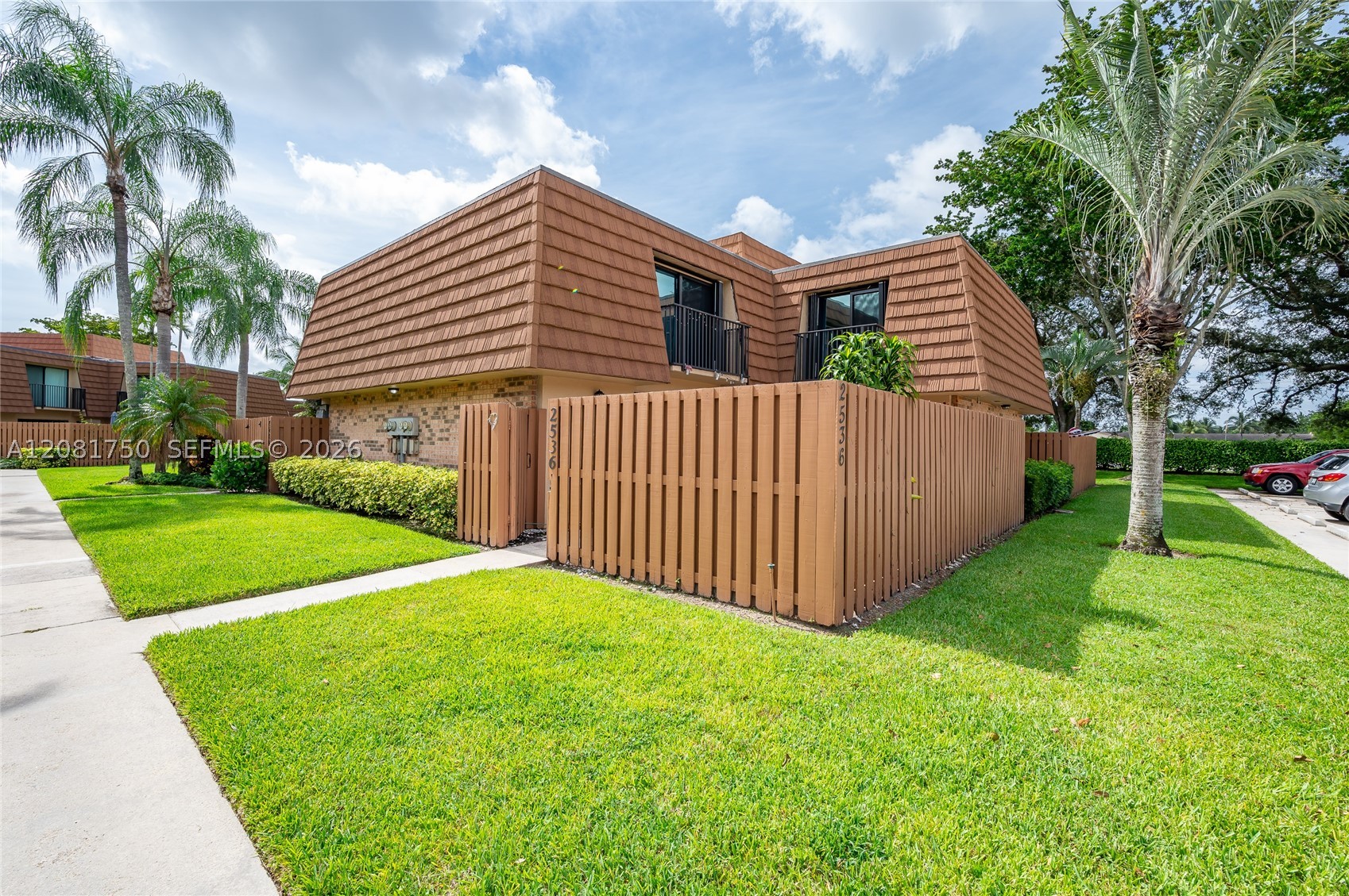 2536 Camelot Ct 2536 — photo