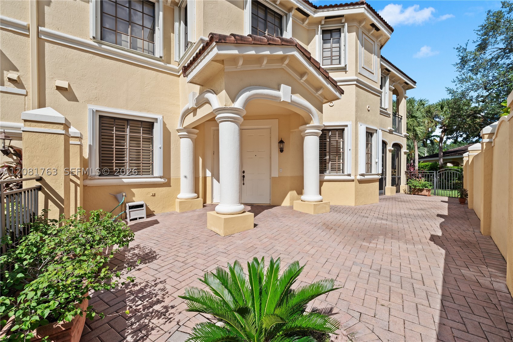 1634 Passion Vine Cir 31-2 — photo