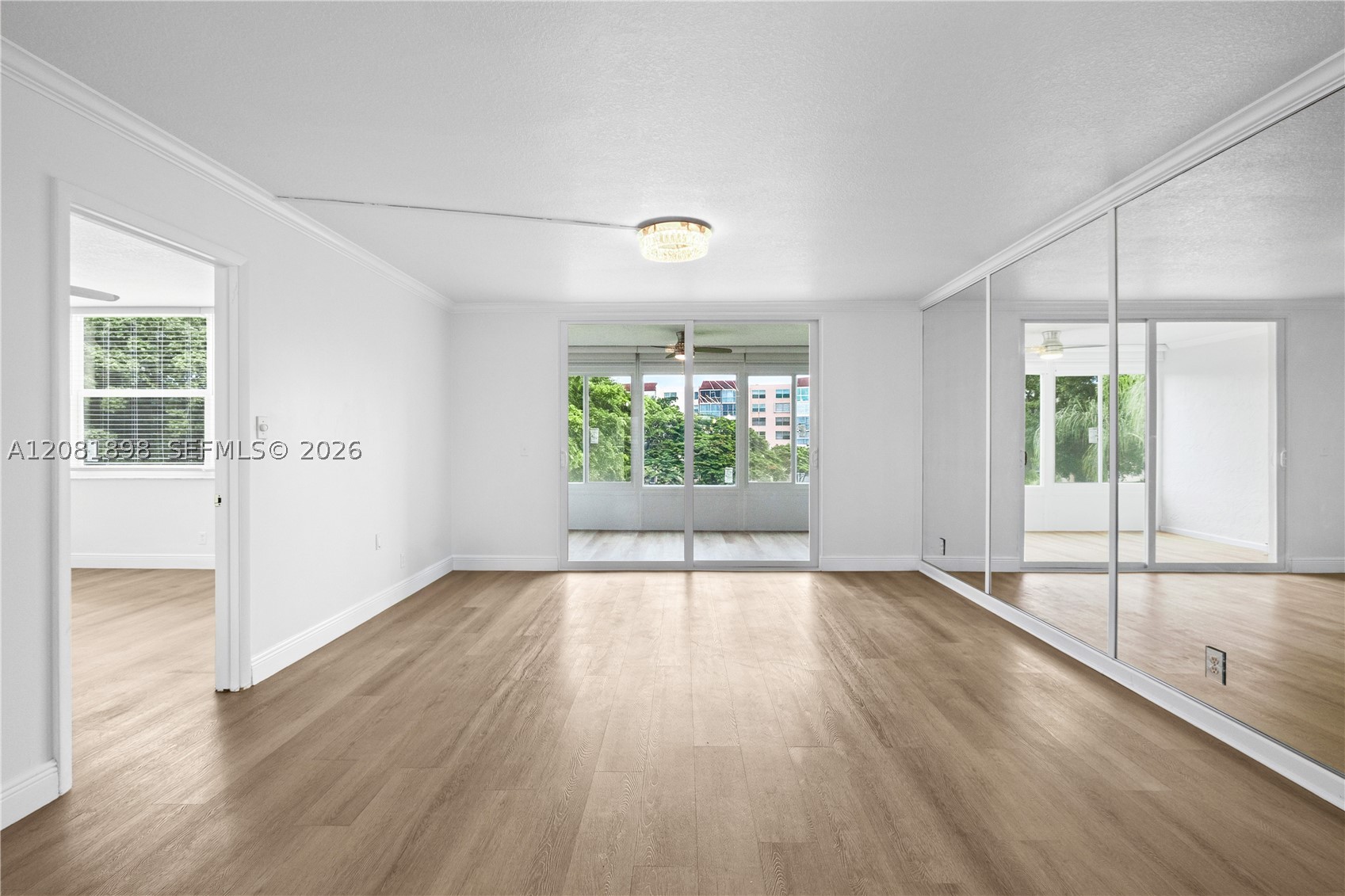 27 Abbey Ln 403 — photo