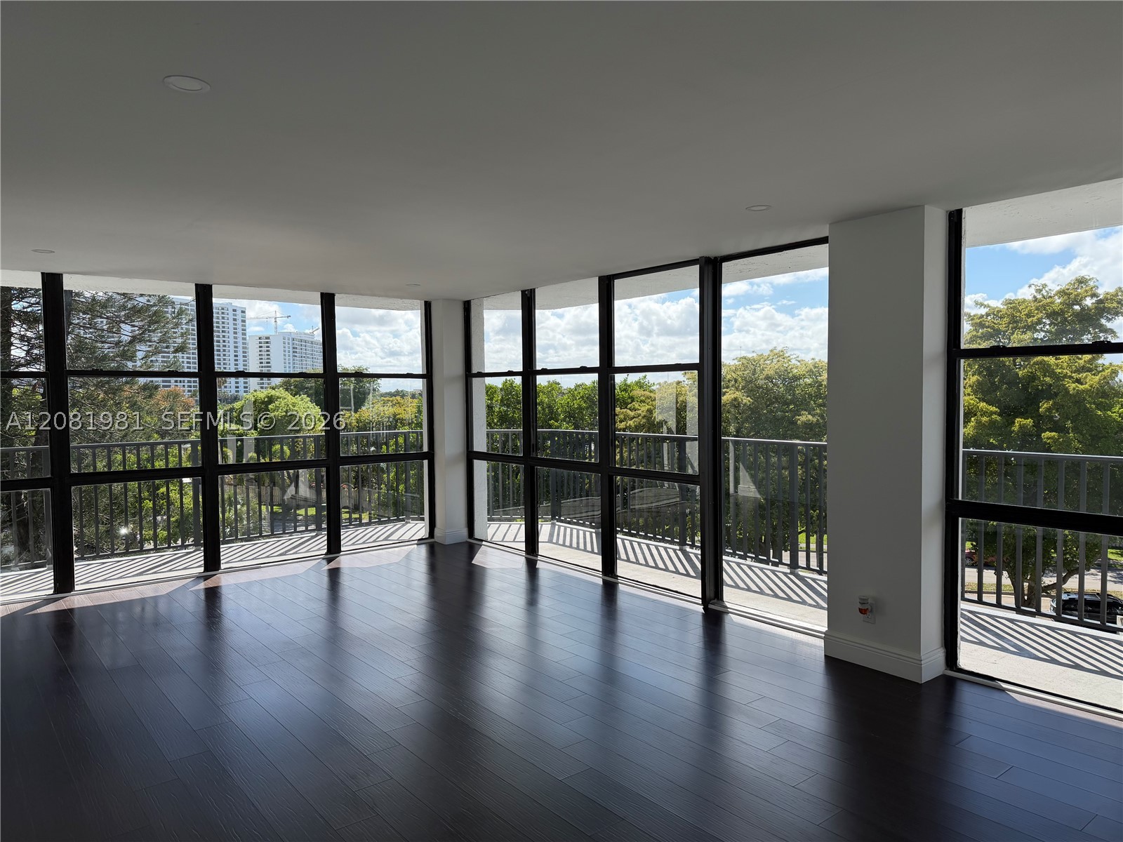 1000 Parkview Dr 531 — photo