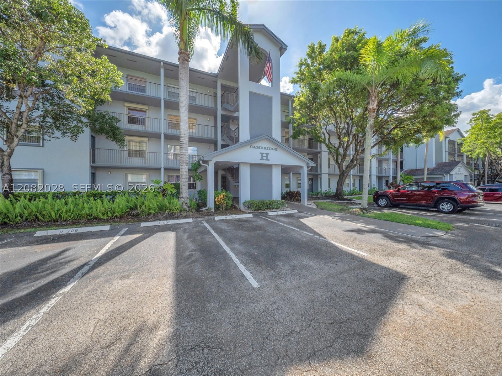 1401 SW 128th Ter 304H — photo