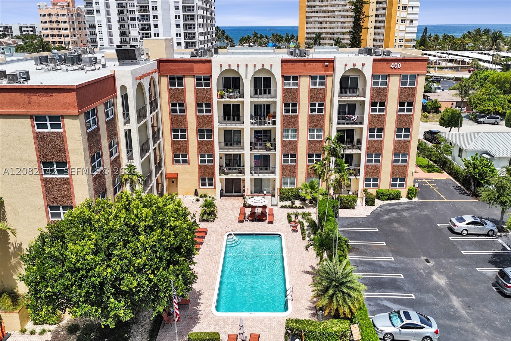 400 N Riverside Dr 406 — photo