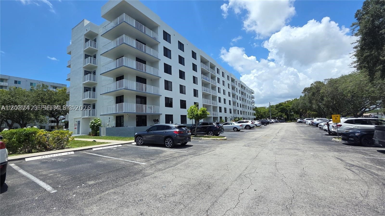 901 Hillcrest Dr 215 — photo