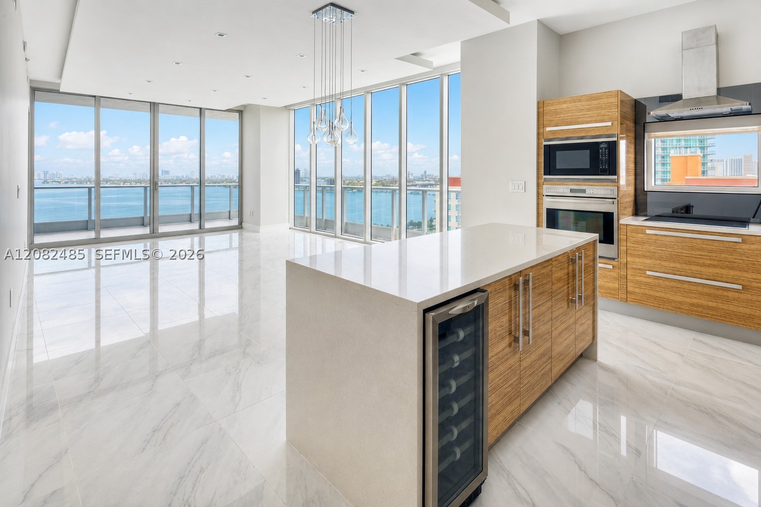 2020 N Bayshore Dr 1710 — photo
