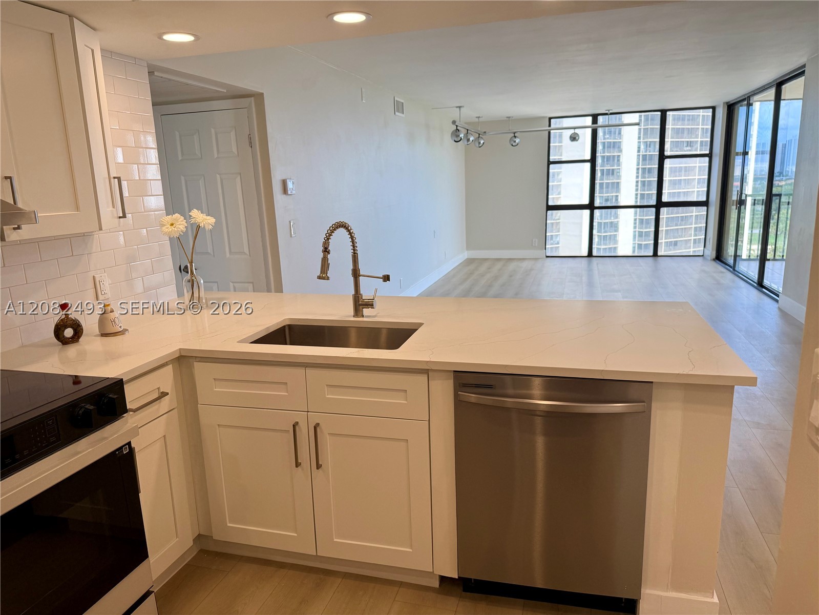 20335 W Country Club Dr 1203 — photo