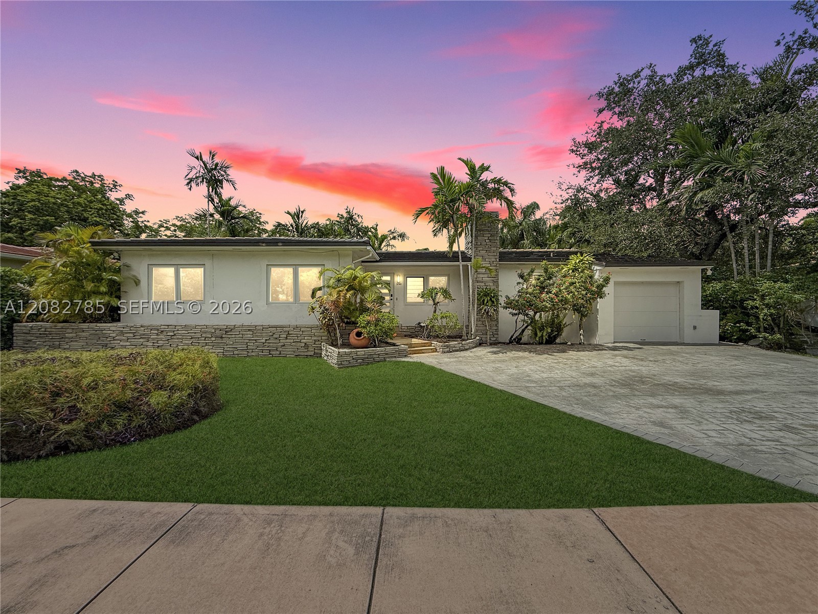 3128 Coconut Grove Dr — photo