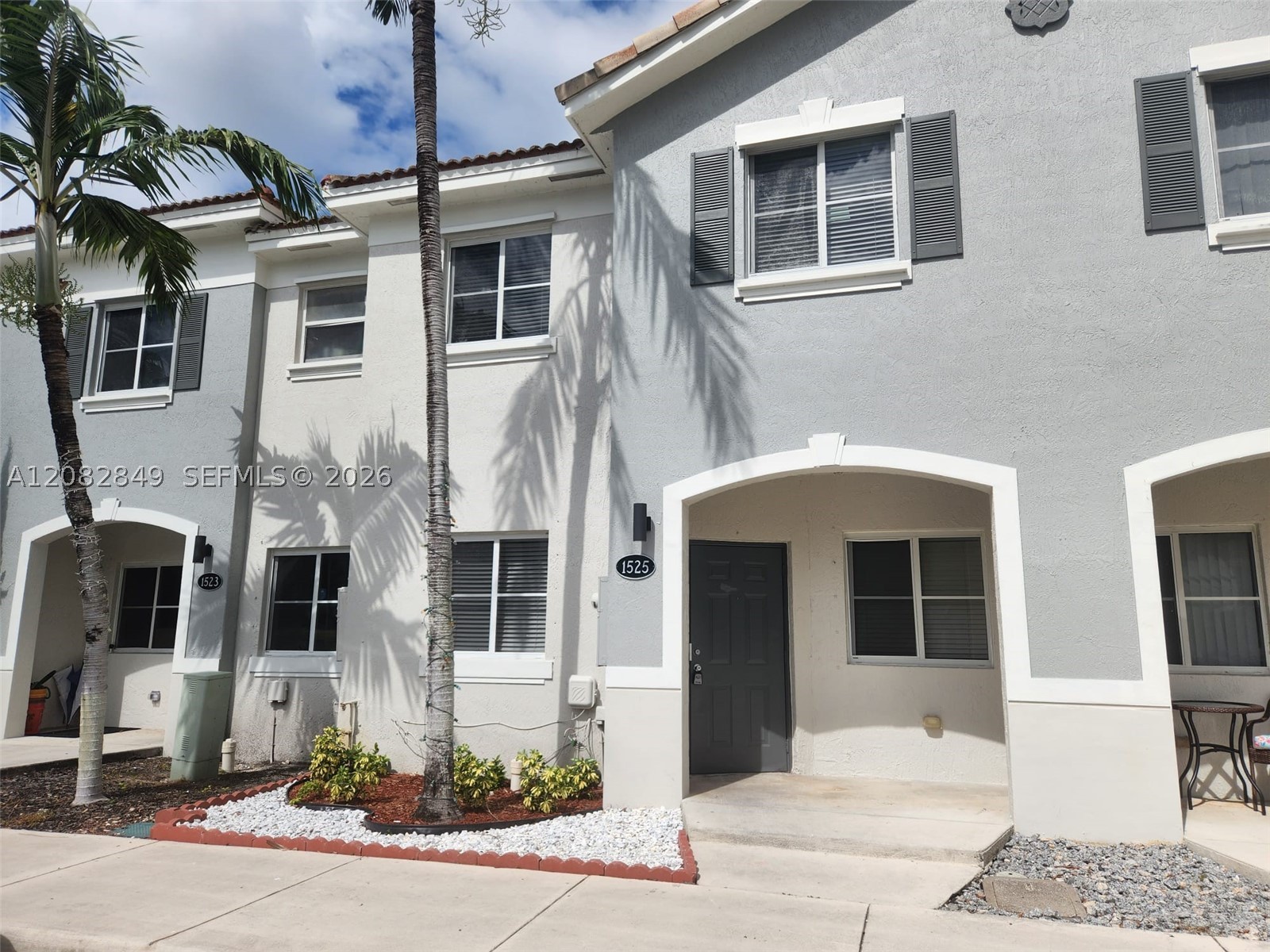 1525 SE 31st Ct 1525 — photo