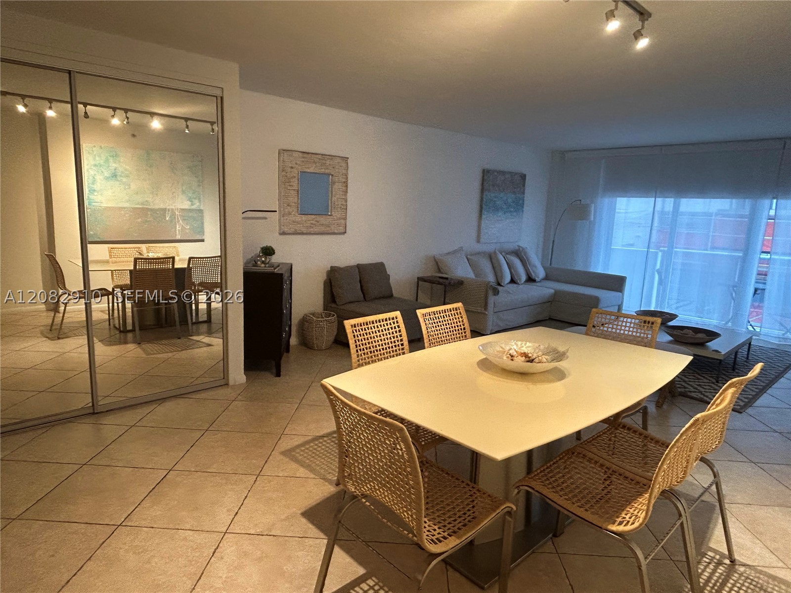 9195 Collins Ave 414 — photo