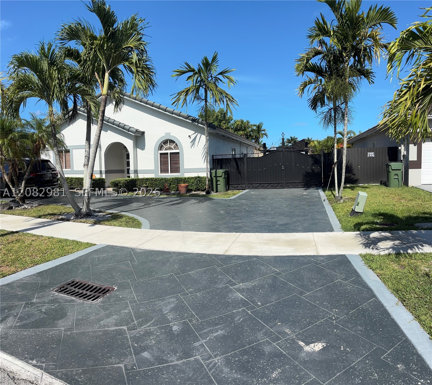 709 SE 13th Ter 709 — photo