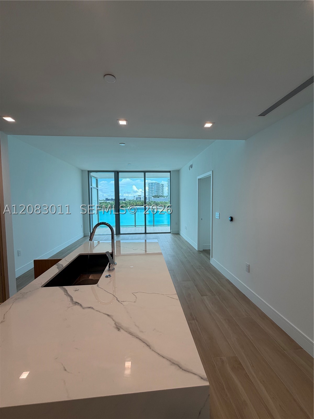 2411 Laguna Cir 307 — photo