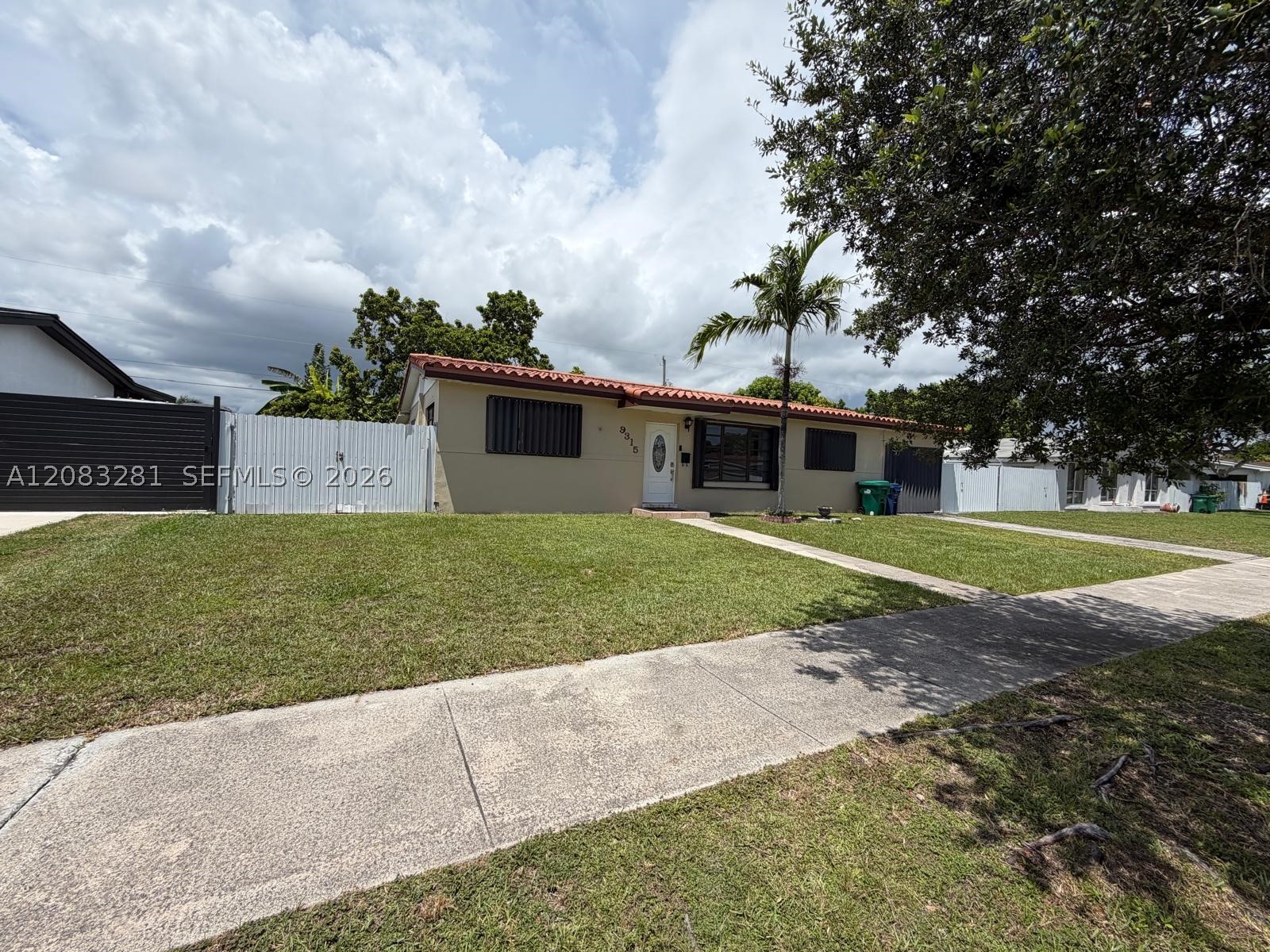9315 Jamaica Dr — photo