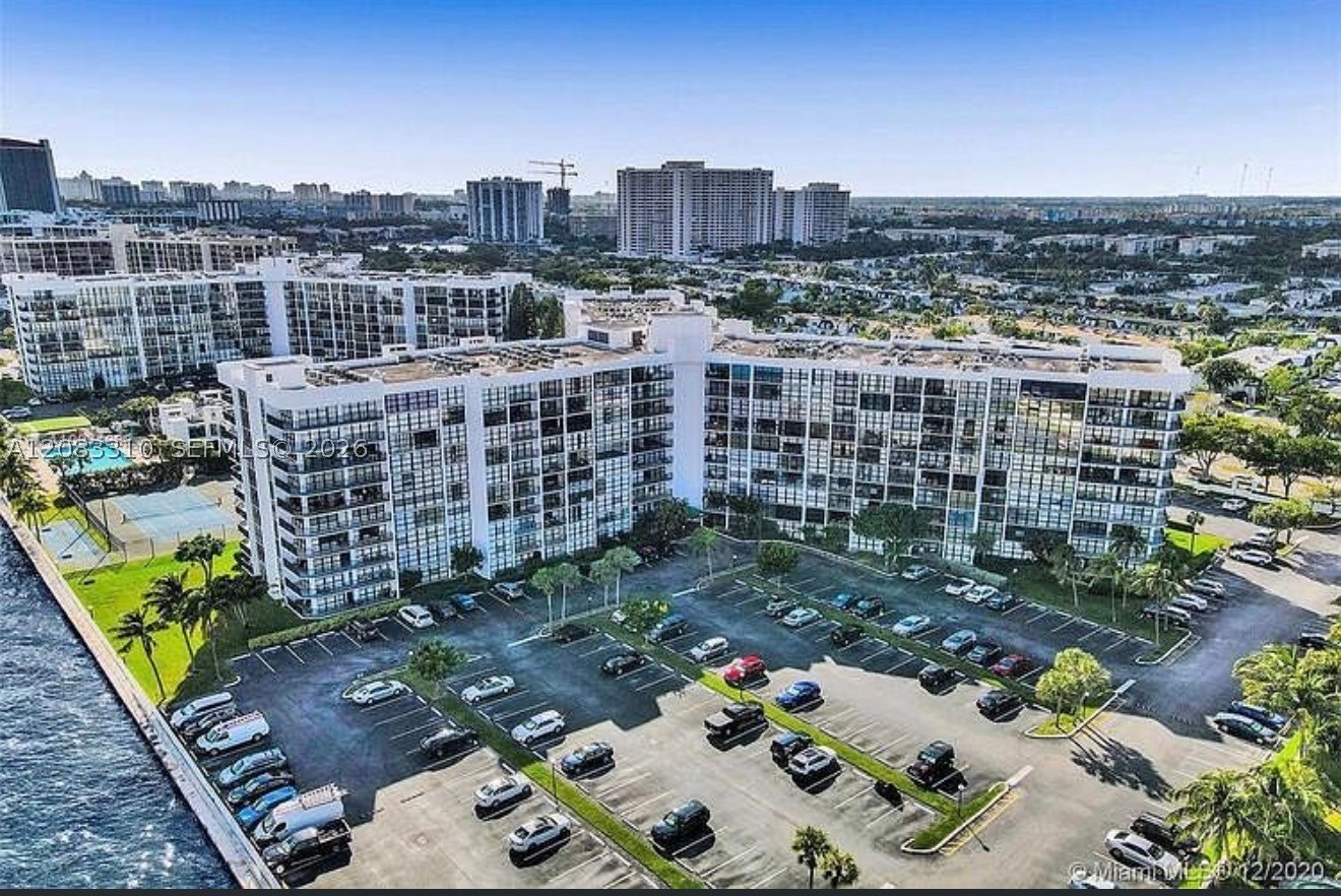 800 Parkview Dr 709 — photo