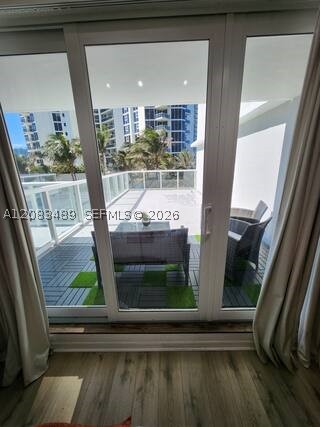 19201 Collins Ave 117 — photo